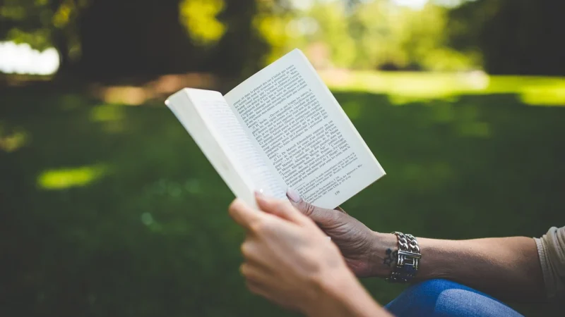 Magia słowa: Ewolucja narracji w literaturze współczesnej