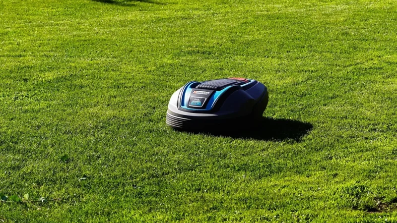 Profesjonalny montaż robotów koszących – zadbaj o swój trawnik